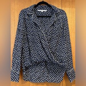 Veronica Beard Worth Silk Blouse Size 6 Floral Black Blue Flowy V-neck Faux Wrap
